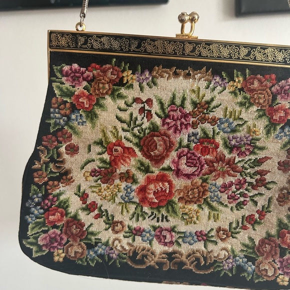 Antique floral tapestry clutch purse - Picture 2 of 11